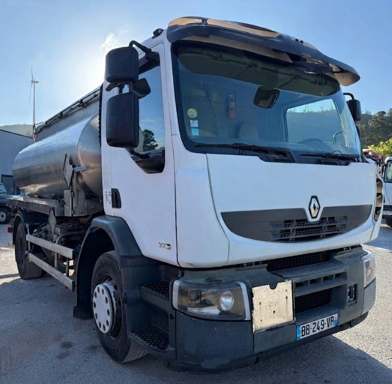 Renault Premium 300 DXI com Cisterna - 2010
