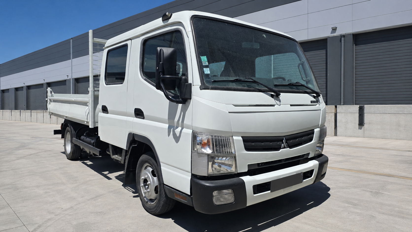 Mitsubishi Fuso com Cabine Dupla e Báscula - 2014